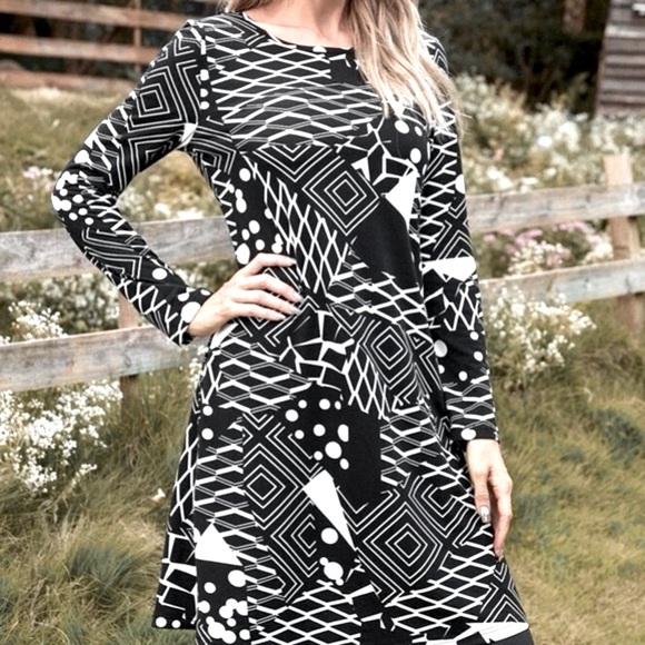 Geo Tee style Bodycon Dress - Picture 8 of 13